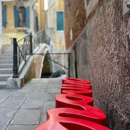 Апартаменты Casa Al Ponte Scudi - 4 Windows On The Canal *