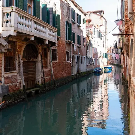 Casa Al Ponte Scudi - 4 Windows On The Canal * Venedik