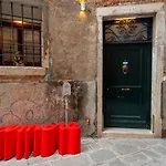 Casa Al Ponte Scudi - 4 Windows On The Canal Апартаменты Венеция