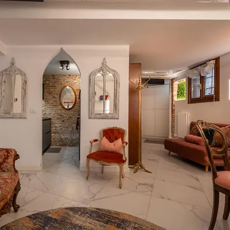 Casa Al Ponte Scudi - 4 Windows On The Canal Апартаменты Венеция